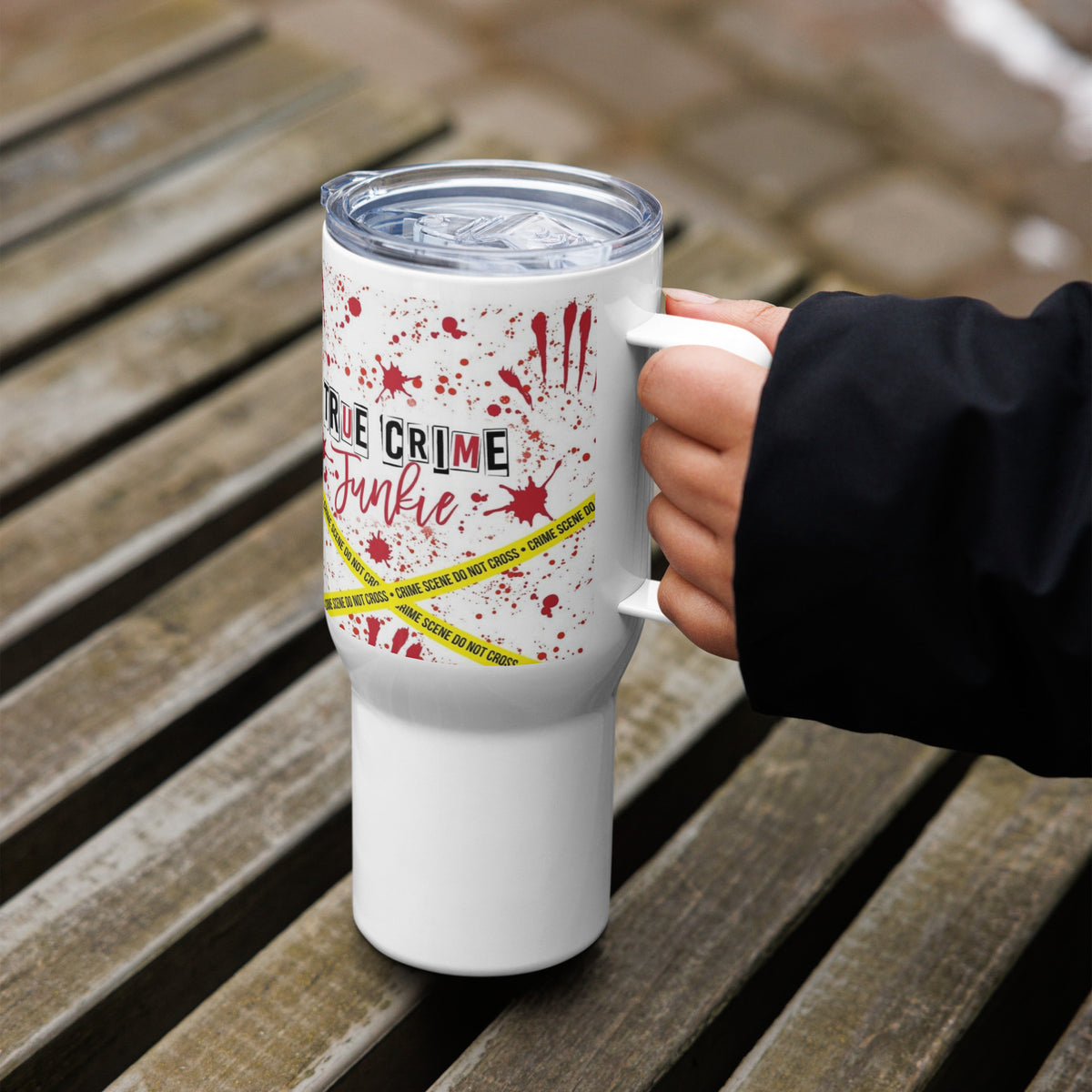 Travel mug with a handle